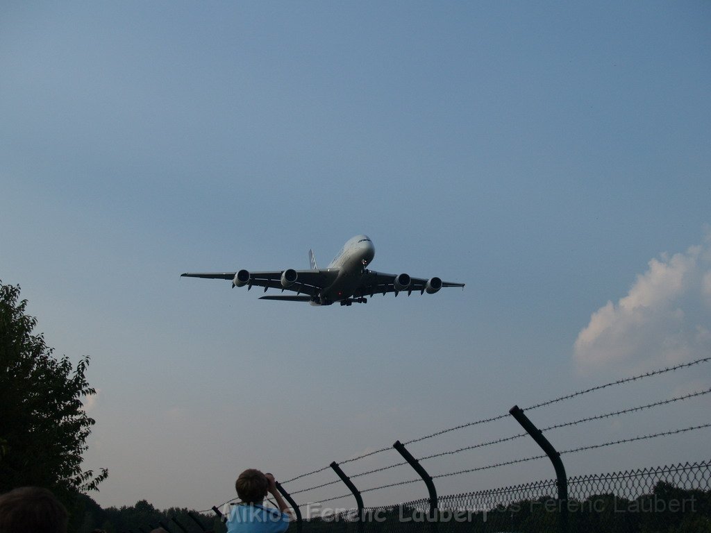 Warten auf den Airbus 380 Koeln Bonn P285.JPG